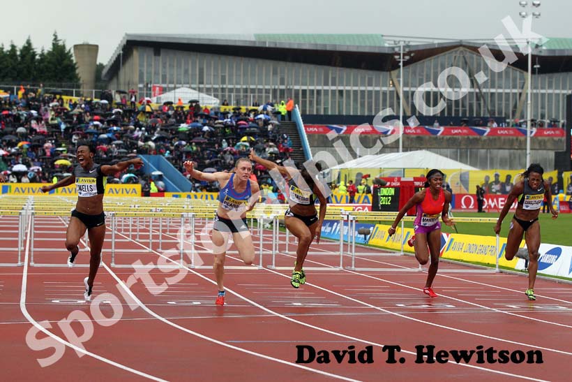 Kellie Wells beats Sally Pearson in the 100 metres hurdles, 2012 Samsung Diamond League, Crystal Palace, London.